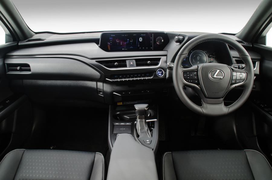 Торпедо Lexus UX250h 2019 года  (ZA) (фото 22 из 22)